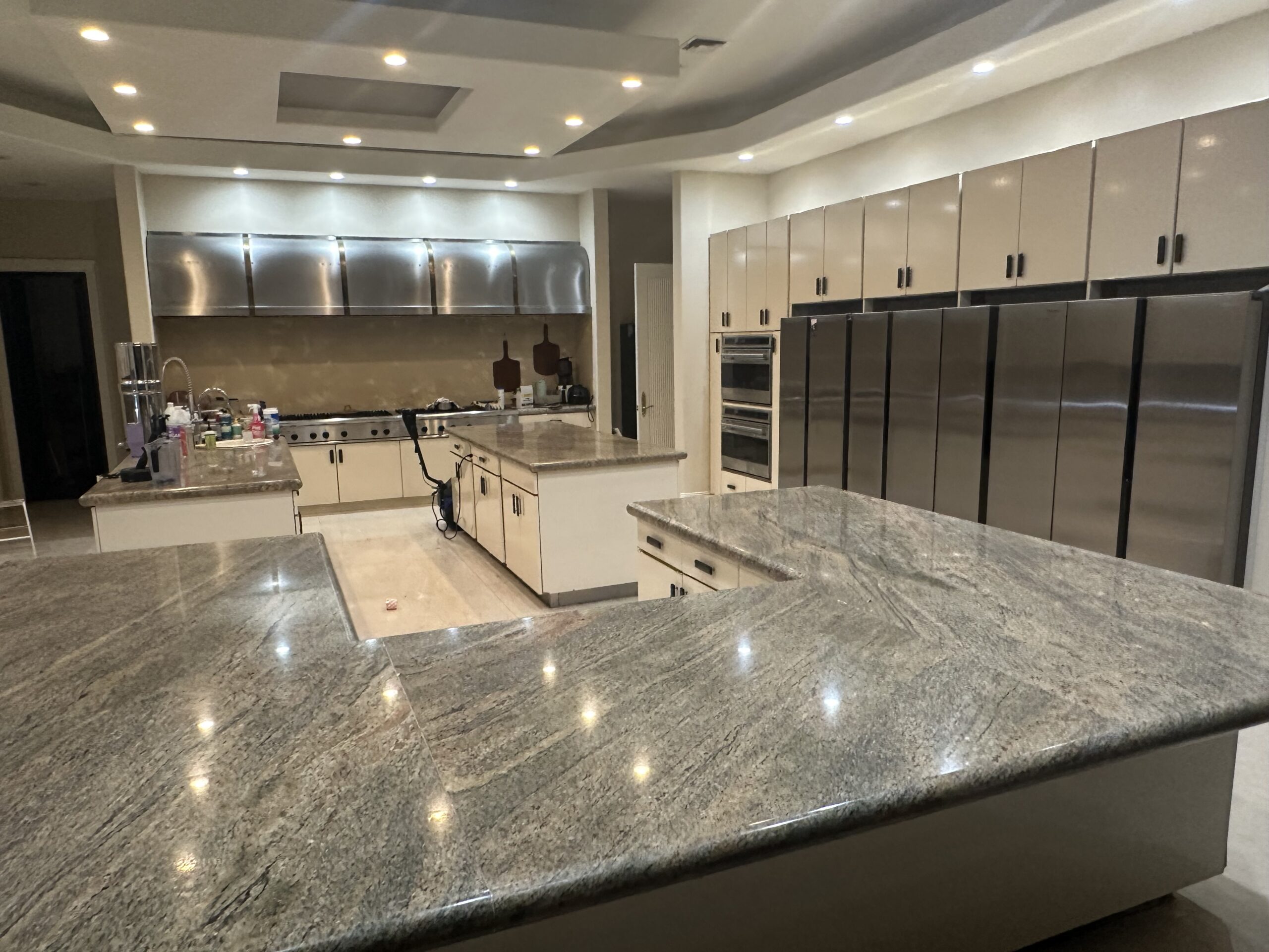 KItcen countertops granite with large working area 